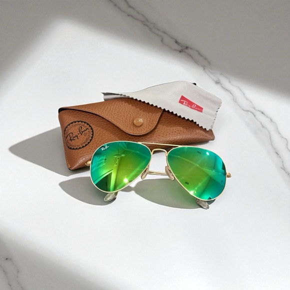 Ray-Ban Aviator Sunglasses with Vibrant Green Lenses Gold Frame RB 3025 112/19 - Picture 1 of 6